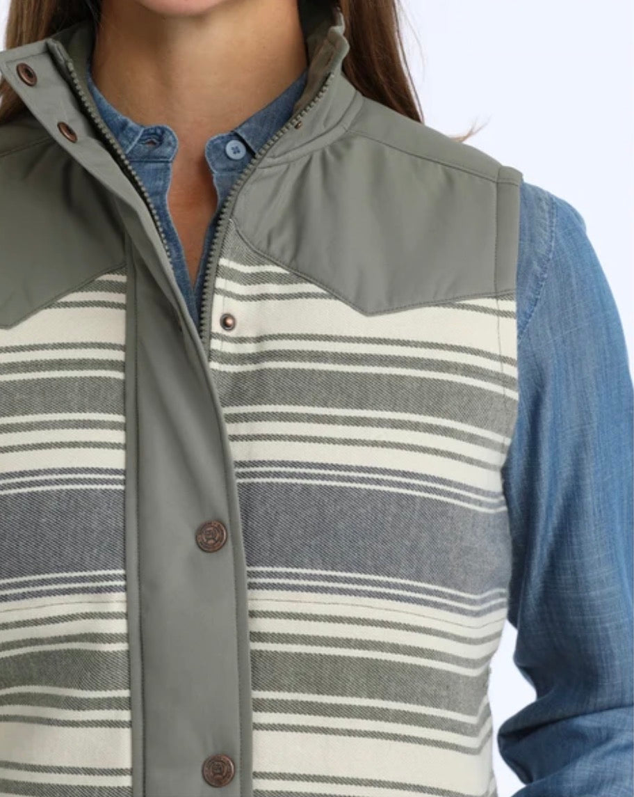 Cinch Women's Quilted Twill Vest in Multicolor